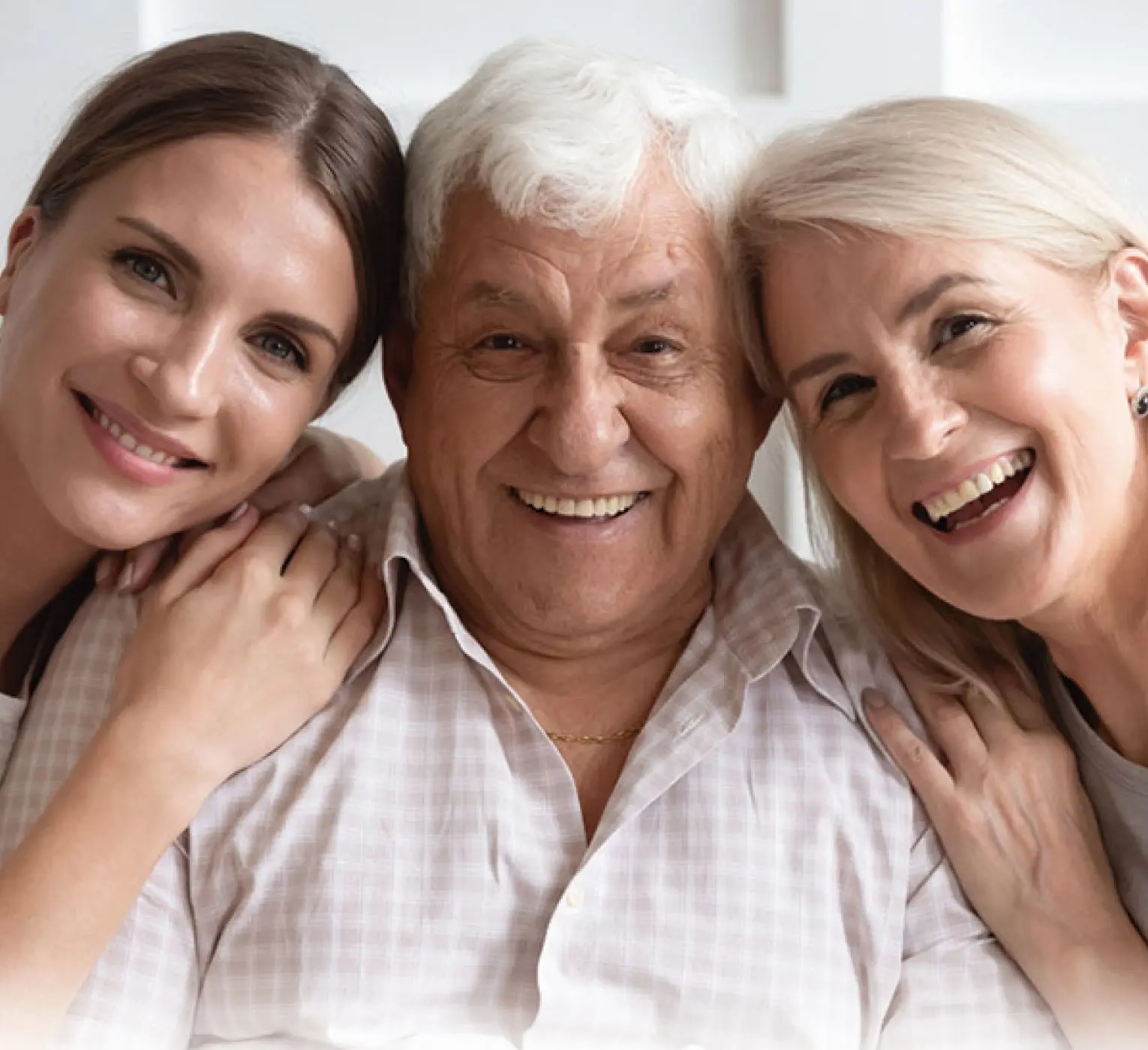 familia valenciana sonriendo