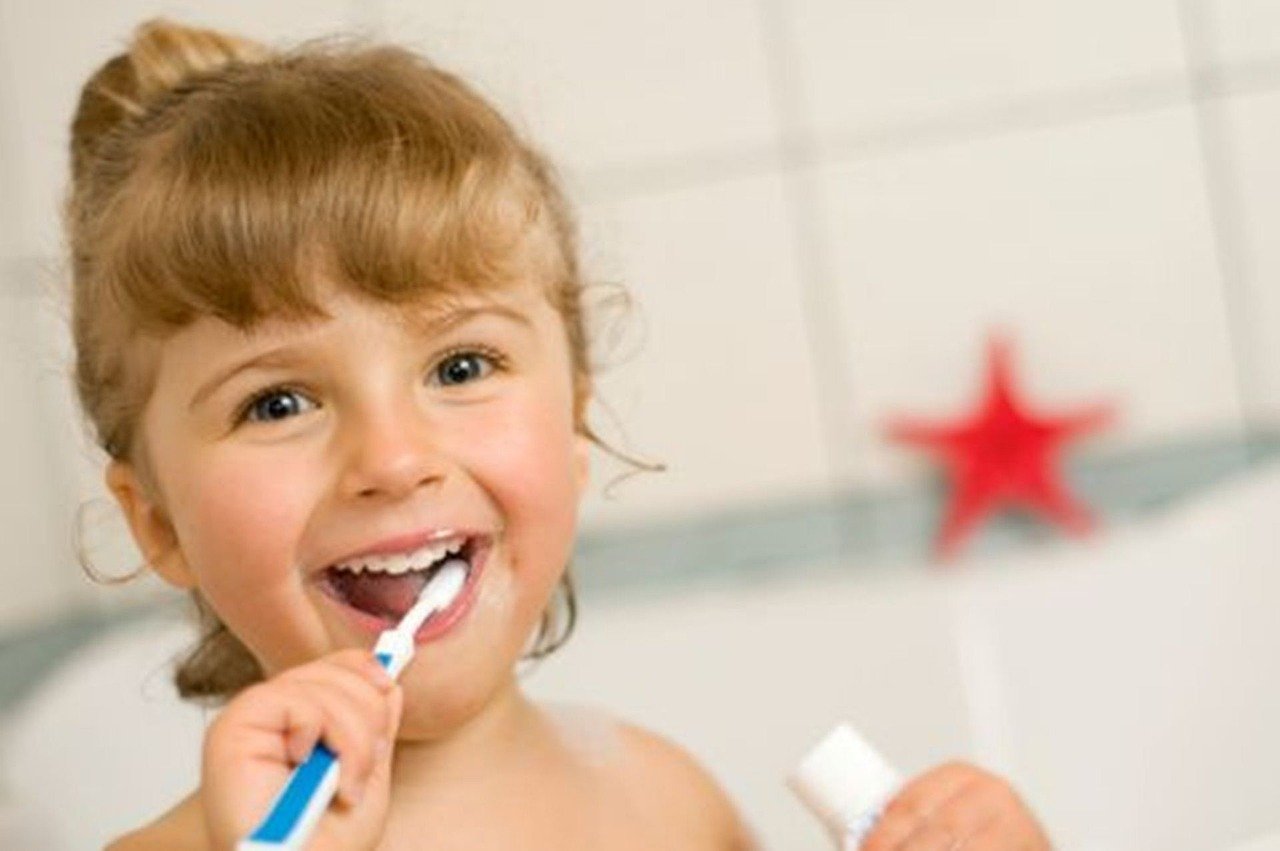 Cómo y cuándo cepillares los dientes mi hijo
