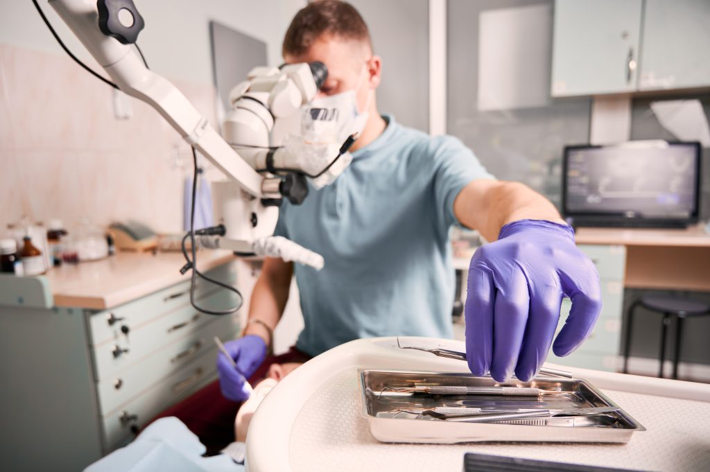 Revision dental en el gabinete